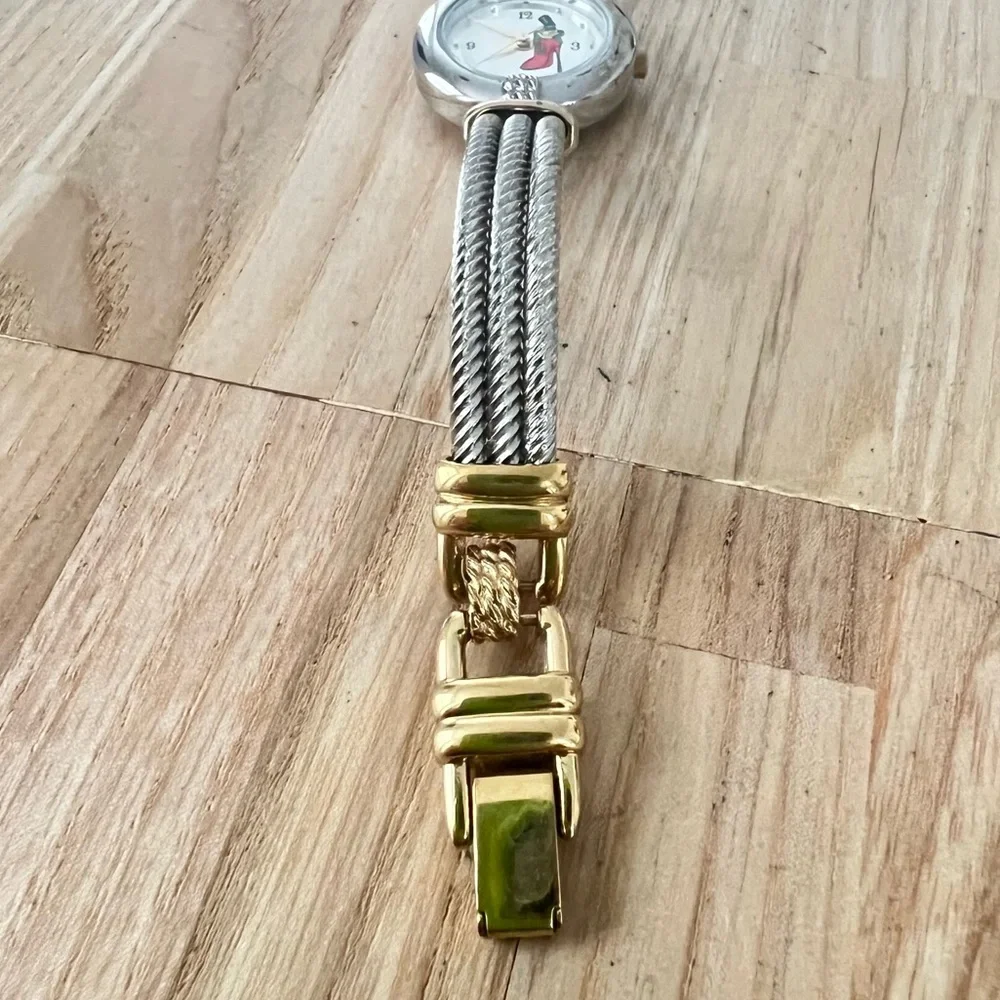 Warner Bros. Looney Tunes Michigan J Frog ladies bracelet watch NEW BATTERY